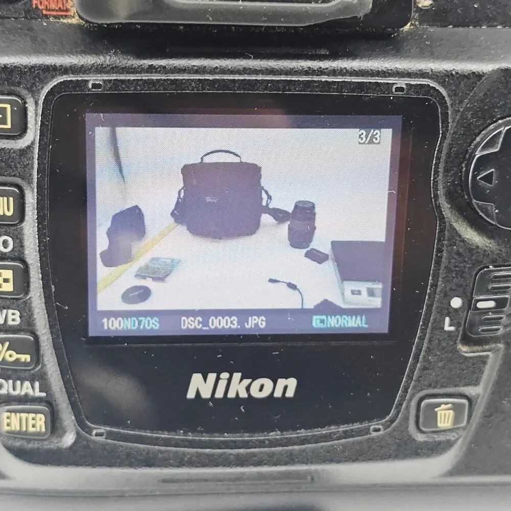 Nikon D70S 6.1MP Digital SLR Camera Kit 18-70mm Nikkor 4-5.6/70-300 TESTED